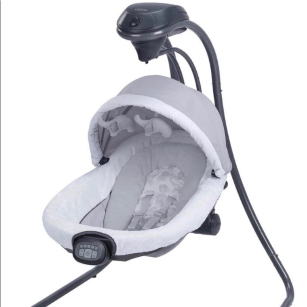 Selling baby swing brand new